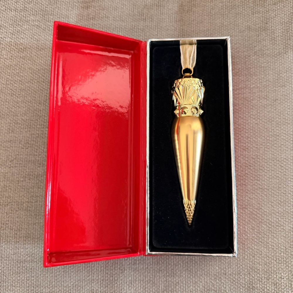 Christian Louboutin Matte Lipstick Pendant with Ribbon - Shade Milky Light 342M - Picture 8 of 16